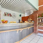 La Petite Hotel *