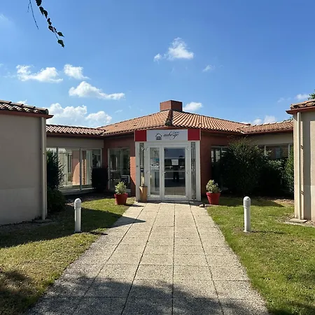 La Petite Hotel Chambretaud