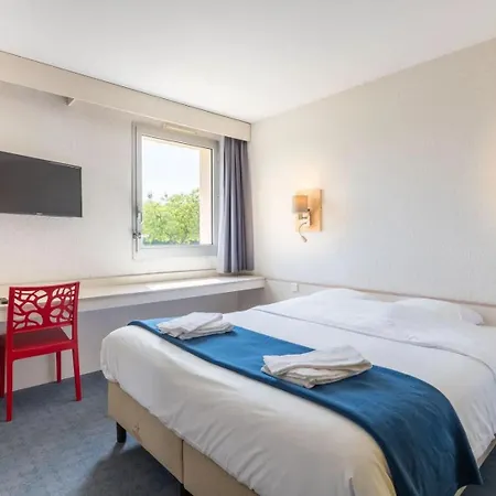 La Petite Hotel *