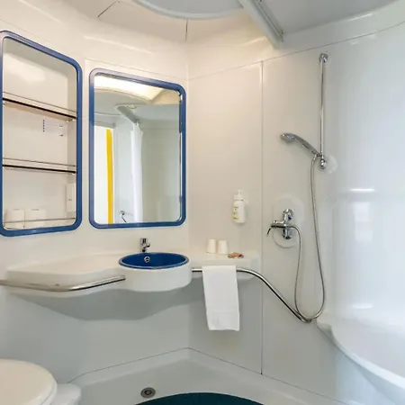 La Petite Hotel Chambretaud