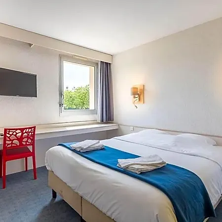 La Petite Hotel *