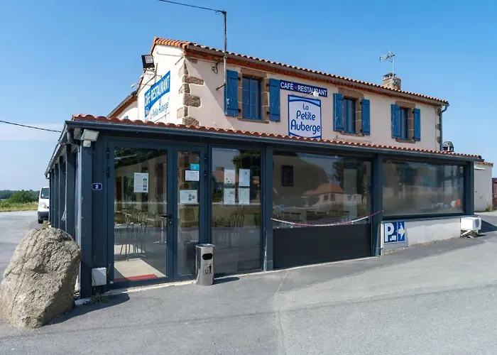 La Petite Hotel Chambretaud